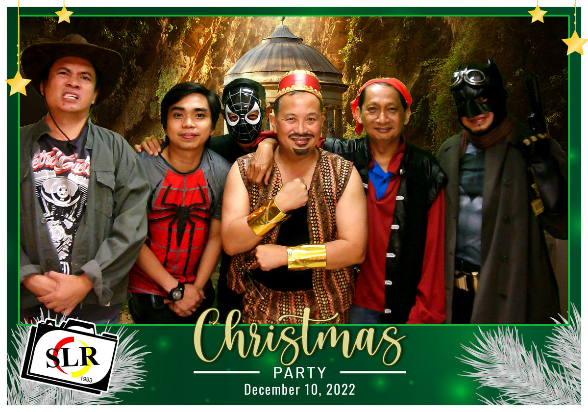 Innovatronix MicroPhotoBooth + IDMaker - Portable Micro Photo Booth with Green Screen, Software on Windows 10 Operating System, 15.5 Inches Touch Screen Monitor with Built-In Camera and Continuous Light for Parties, Events, and Occasions 1 Year Warranty